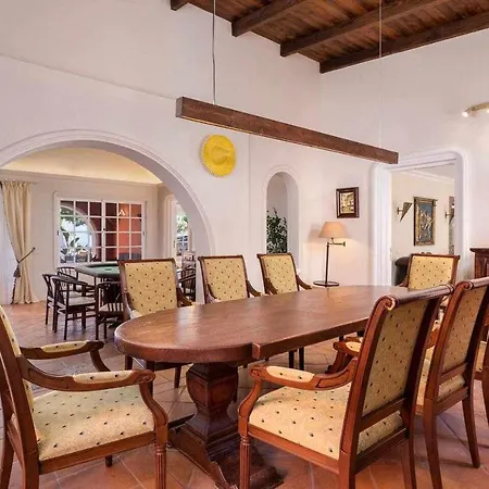 Karat Hacienda Miranda Willa Charco del Pino