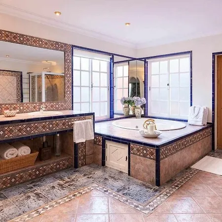 Karat Hacienda Miranda Villa Charco del Pino