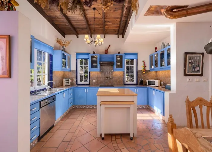 Karat Hacienda Miranda Villa *