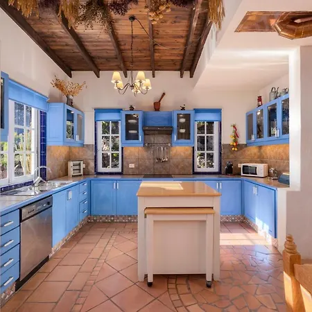 Karat Hacienda Miranda Villa *